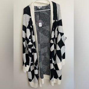 Ava & Viv Black and White Geometric Open-Front Cardigan